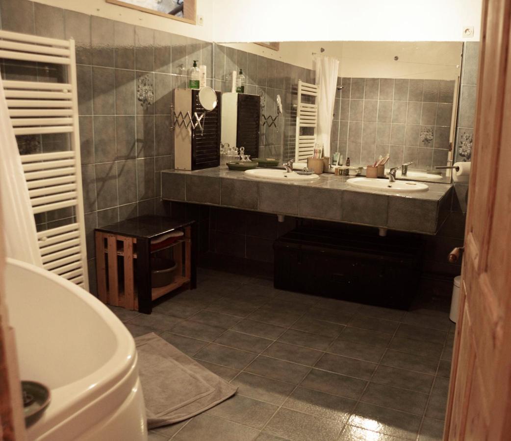 La Chambre Claire Sigean Bagian luar foto